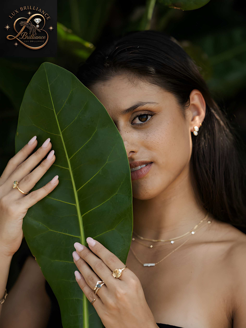 Graduated Diamond Curved Bar Necklace in 18K Gold | Gift For Her